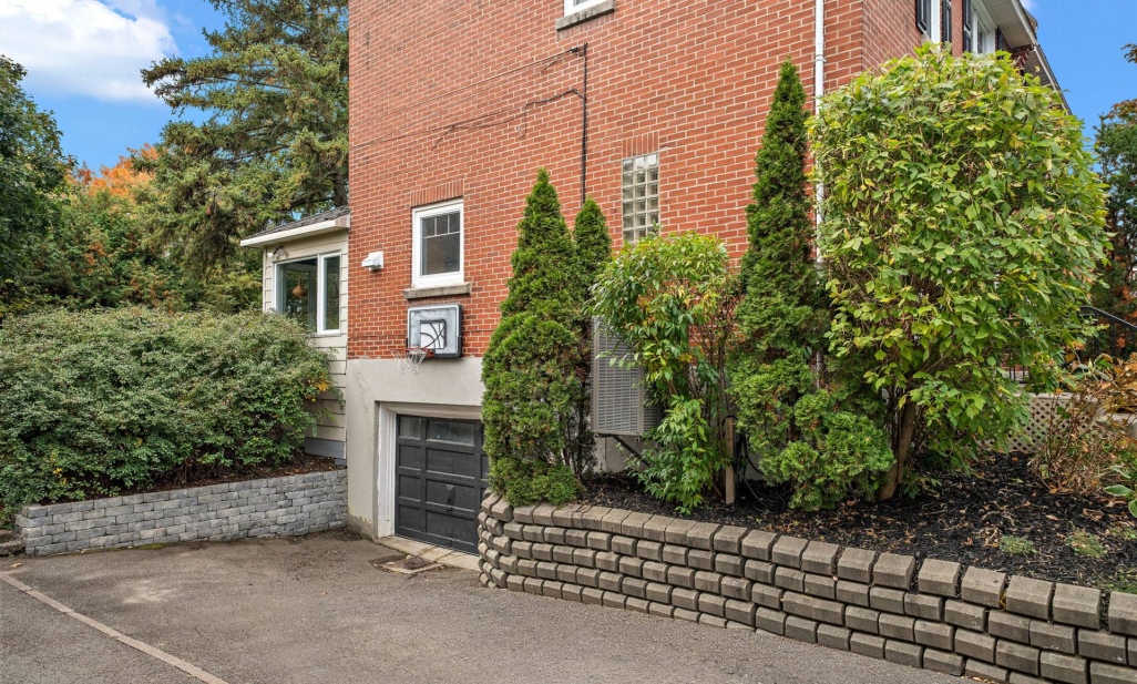 Propriété à Montréal (Côte-des-Neiges/Notre-Dame-de-Grâce) | 4358 Av. Prince-of-Wales, Montréal (Côte-des-Neiges/Notre-Dame-de-Grâce)