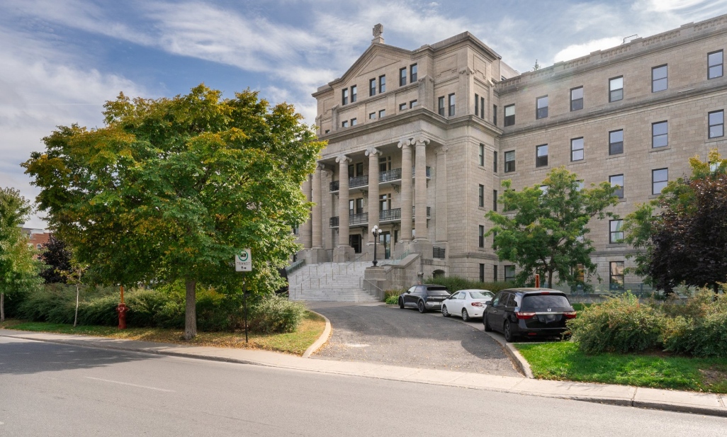 Propriété à Montréal (Villeray/Saint-Michel/Parc-Extension) | 7400 Boul. St-Laurent, app. 206, Montréal (Villeray/Saint-Michel/Parc-Extension)