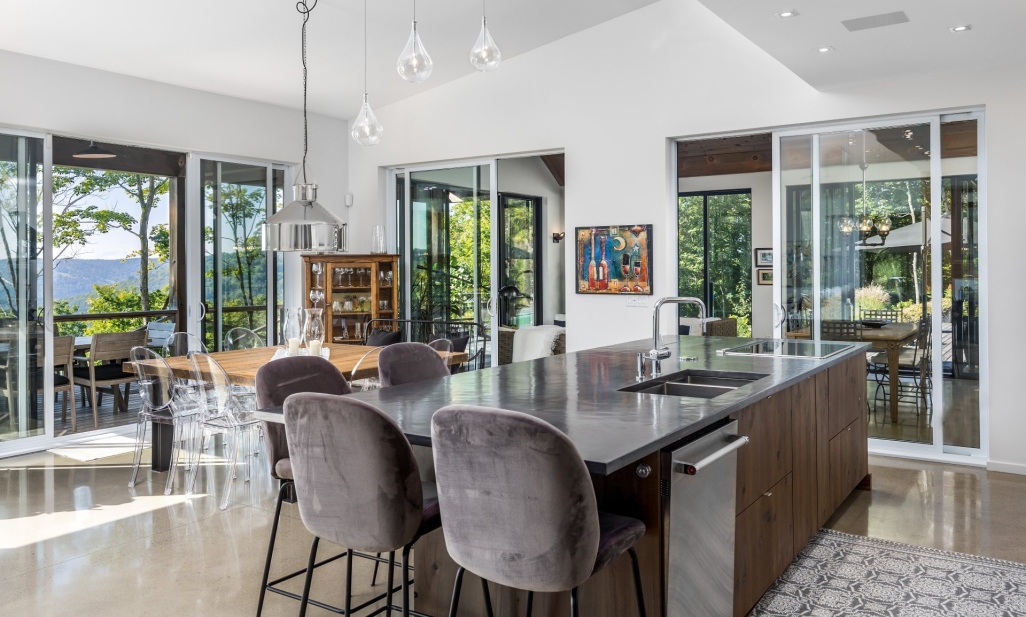 Property in Sainte-Adèle | 1601 Rue O'Connell, Sainte-Adèle