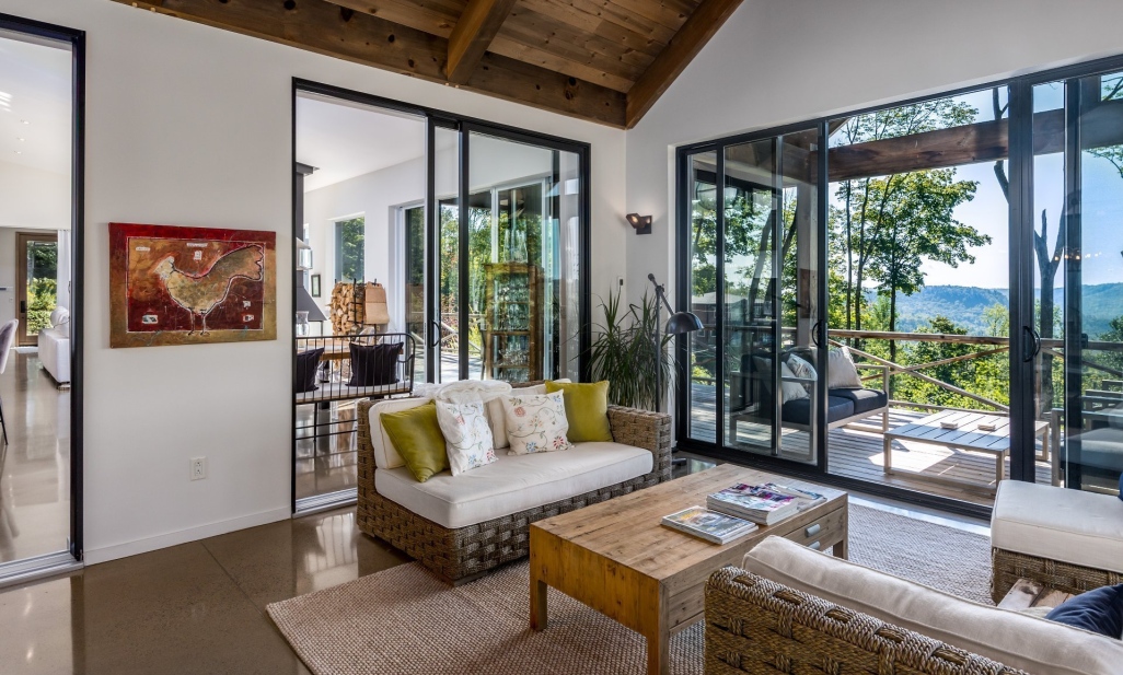 Property in Sainte-Adèle | 1601 Rue O'Connell, Sainte-Adèle