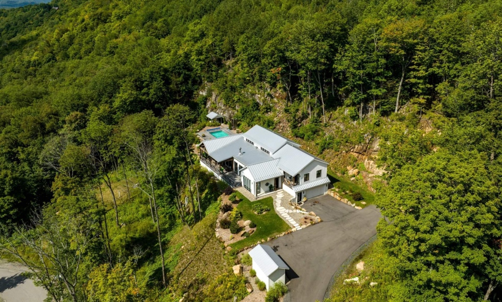 Property in Sainte-Adèle | 1601 Rue O'Connell, Sainte-Adèle
