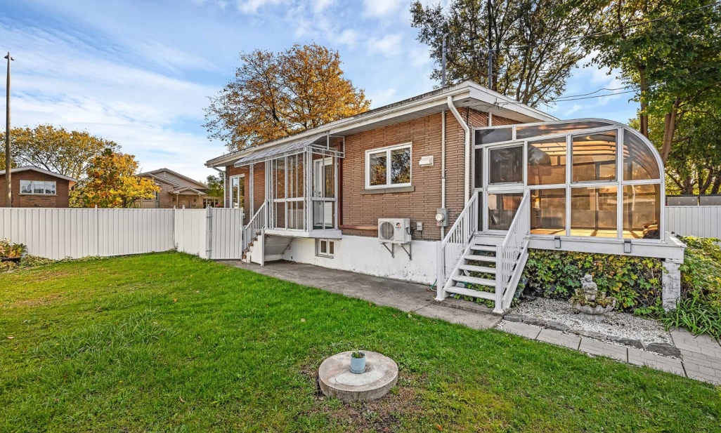 Propriété à Montréal (Ahuntsic-Cartierville) | 12085 Place Cléophas-Soucy, Montréal (Ahuntsic-Cartierville)