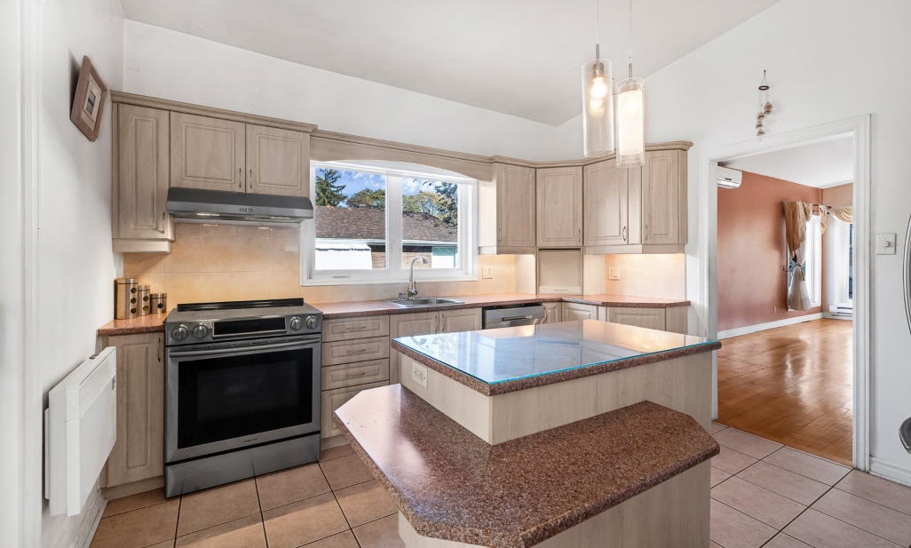 Propriété à Montréal (Ahuntsic-Cartierville) | 12085 Place Cléophas-Soucy, Montréal (Ahuntsic-Cartierville)